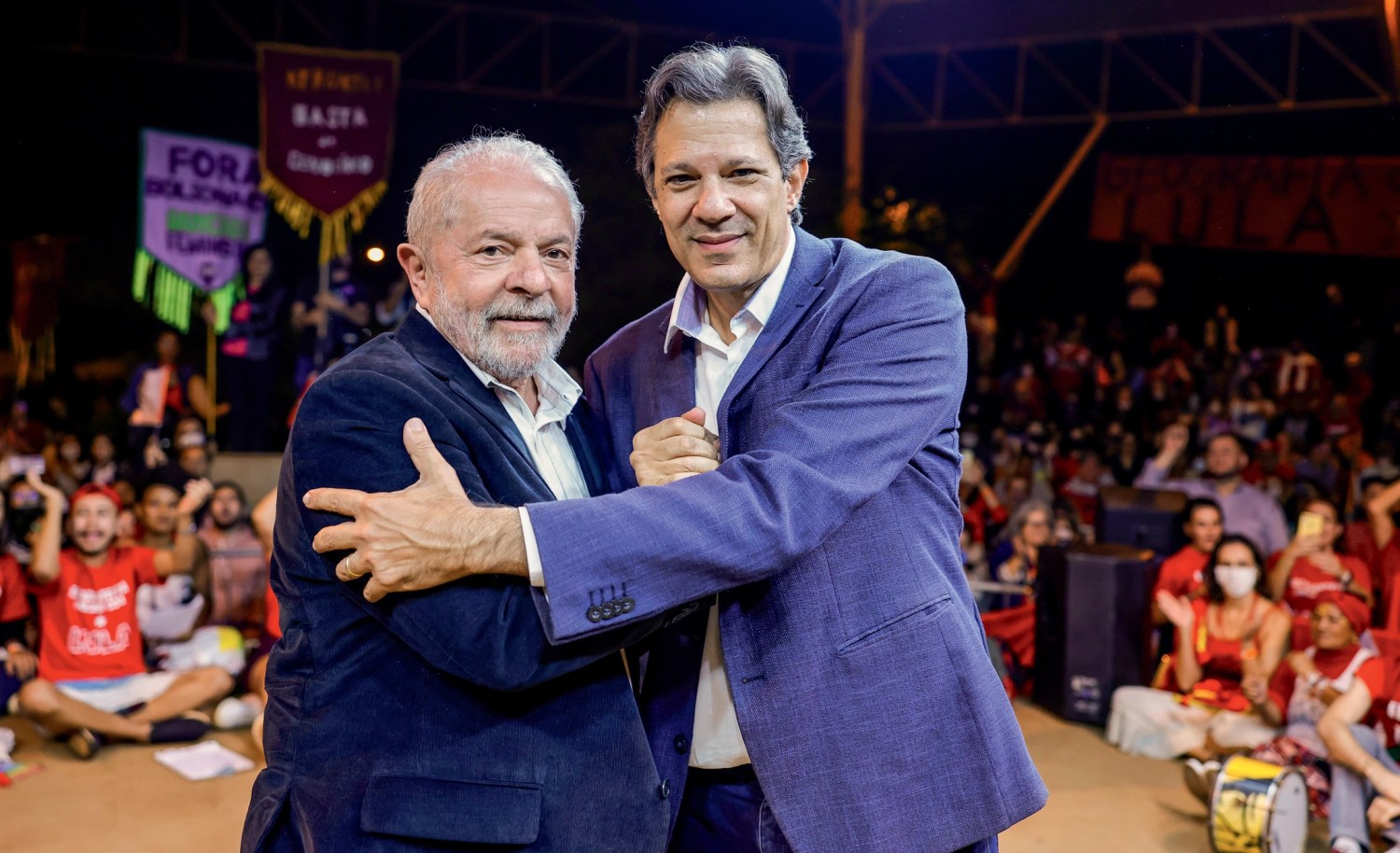 lula e fernando haddad se abrancando e dando as maos