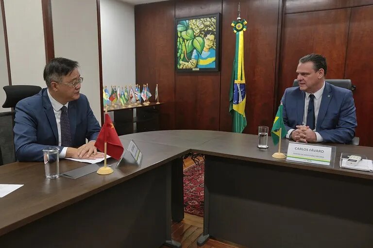 Ministro Carlos Fávaro e embaixador da China no Brasil Zhu Qingqiao