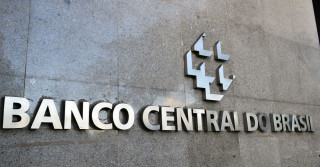Crescimento do crédito desacelerou em 2023 e concentração bancária caiu, diz BC