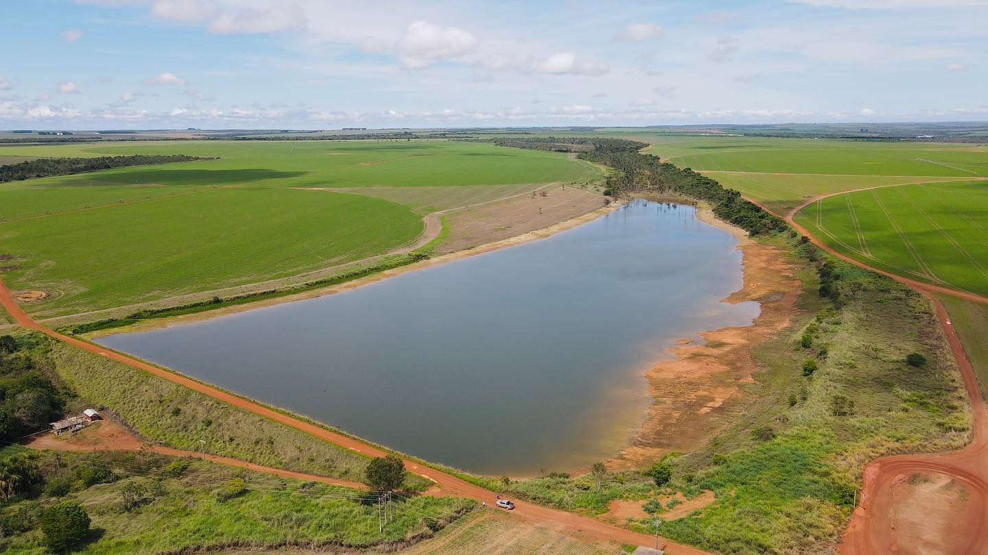 foto drone - agricultura em pivot irrigada - barragem com mata ciliar- fotao Amanda Apolinario Matos 2