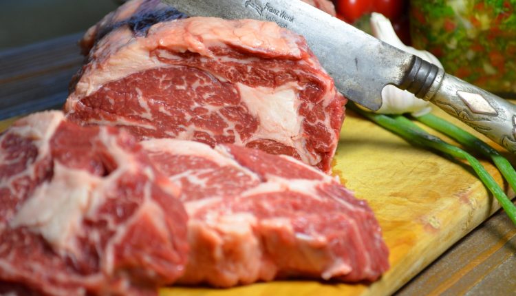 38 frigoríficos brasileiros recebem aprovação da China para exportar carne