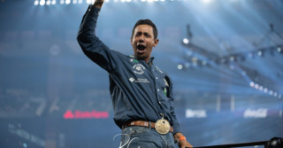 Deu Brasil no Team Roping, Junior Nogueira e Kaleb Driggers venceram pela segunda vez o The American; dupla leva para casa 100 mil dólares