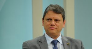 O ministro da Infraestrutura, Tarcísio de Freitas, participa do programa Brasil em Pauta na TV Brasil