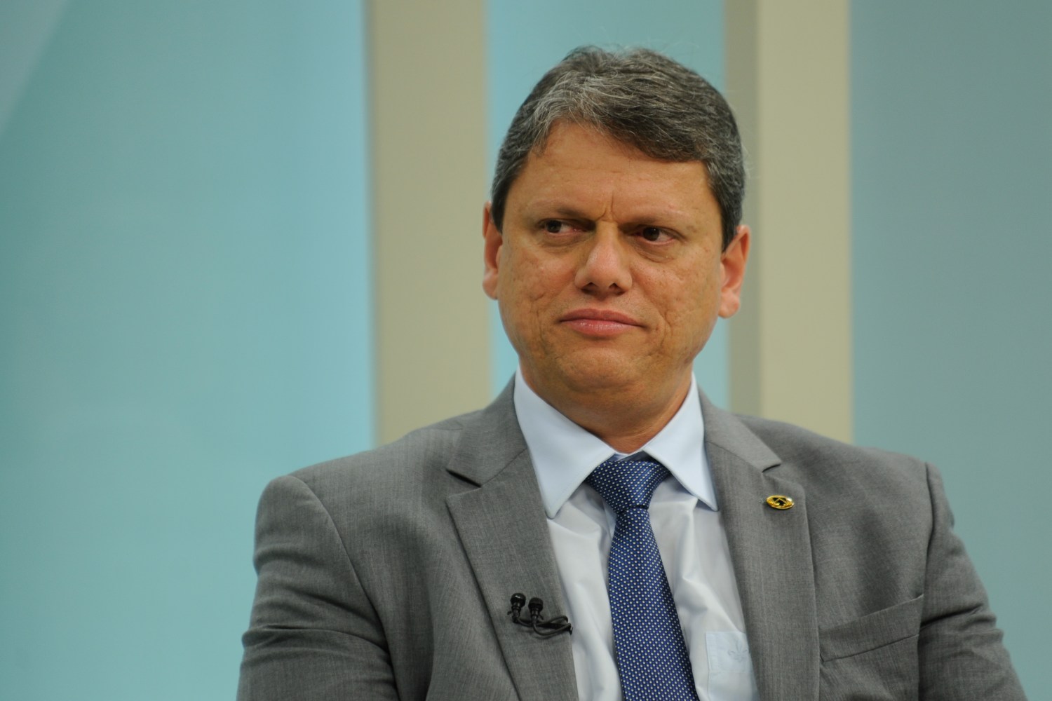 O ministro da Infraestrutura, Tarcísio de Freitas, participa do programa Brasil em Pauta na TV Brasil
