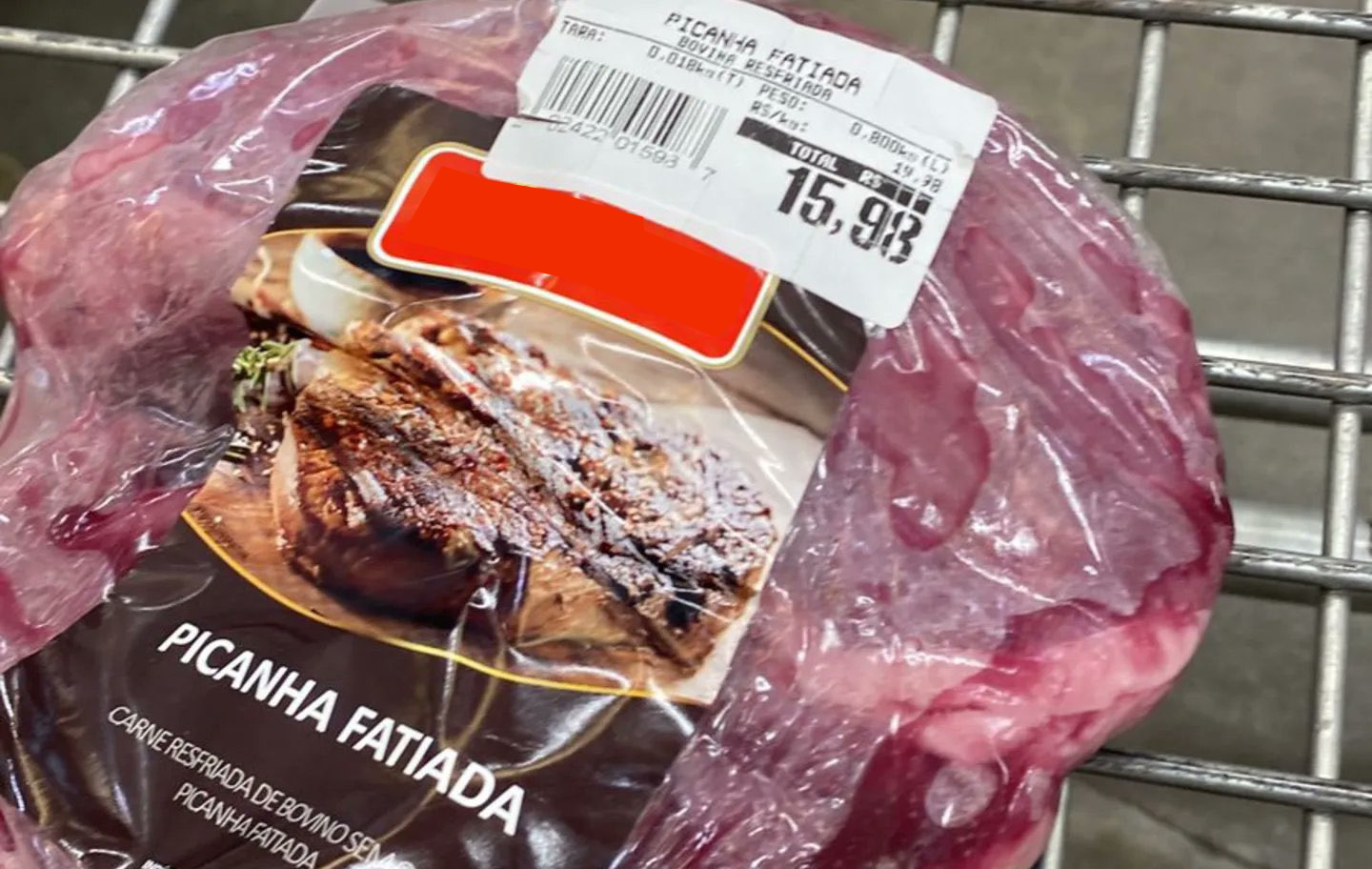 O que é picanha fatiada? A picanha fatiada é retirada de uma peça inteira de picanha e separada para ser embalada a vácuo para venda