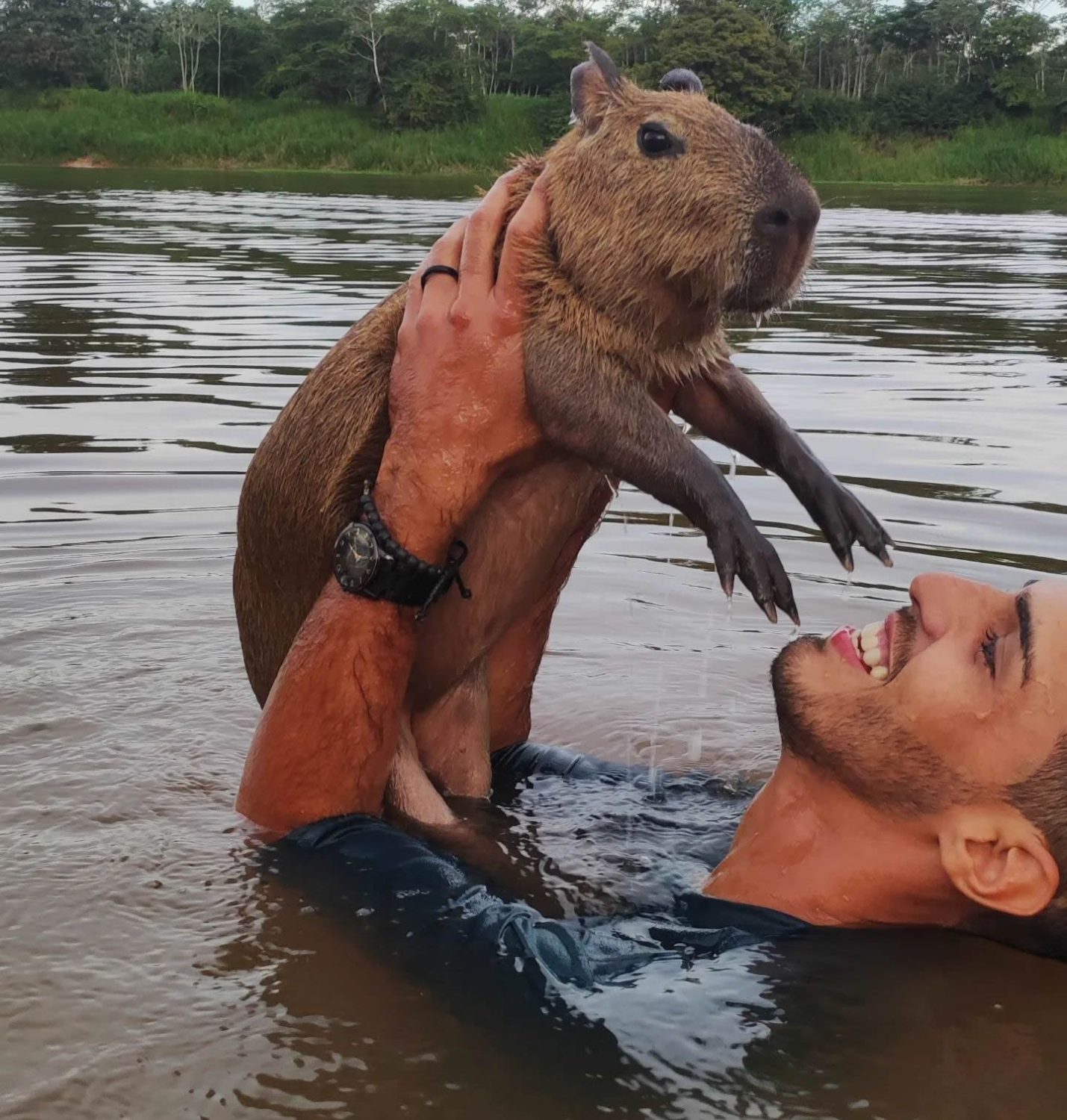 Agenor Tupinambá é multado pelo Ibama e pode perder Filó, um filhote de capivara