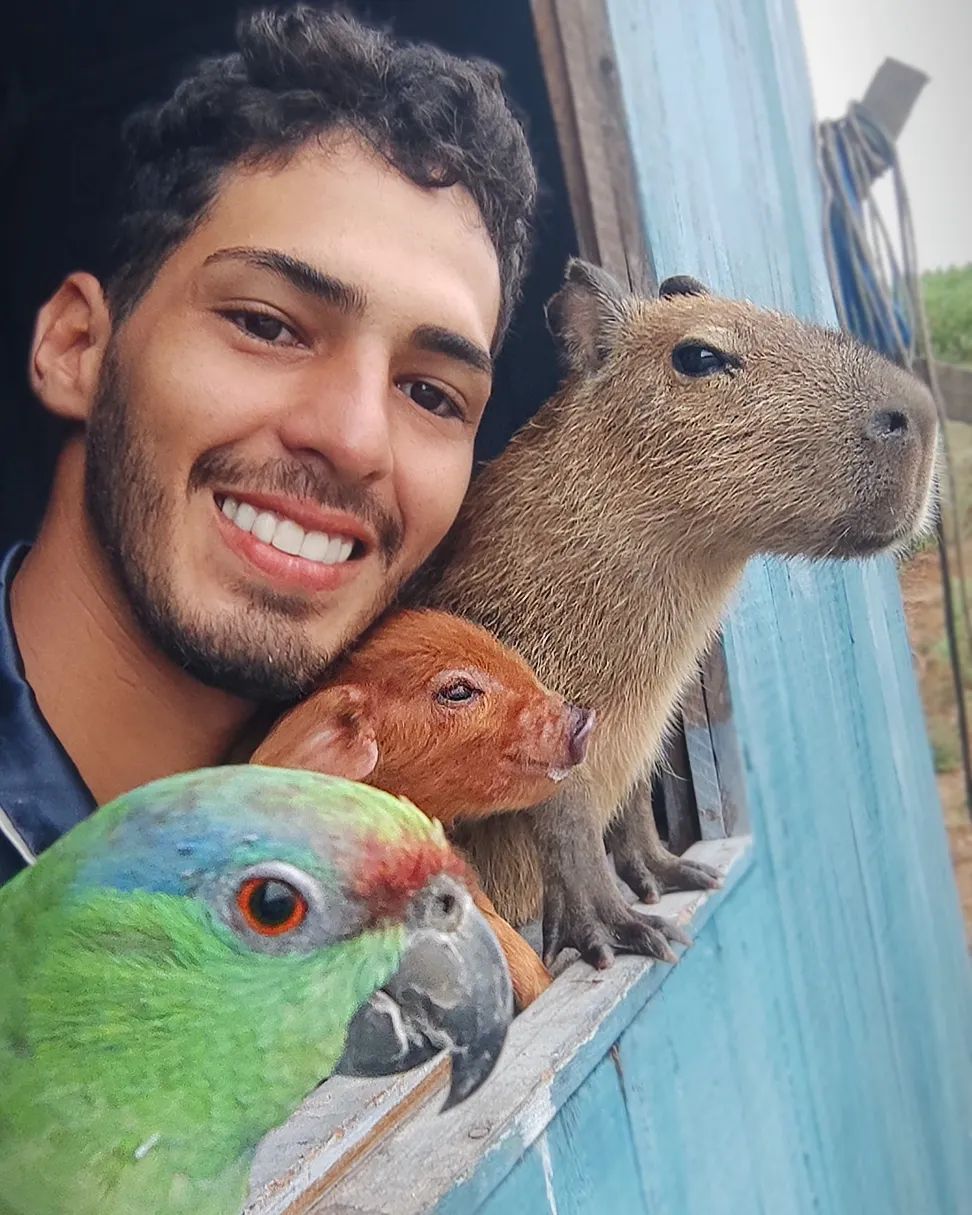 Agenor Tupinambá é multado pelo Ibama e pode perder Filó, um filhote de capivara