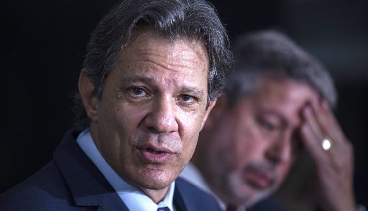 presidente da Camara dos Deputados, Arthur Lira (d) e o ministro da Fazenda, Fernando Haddad