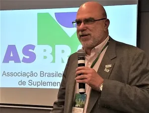 Agrônomo e comandante da Scot Consultoria, Alcides Torres: “No confinamento, o custo de produção caiu mais do que o preço final. Por isso, a conta ainda fecha e a atividade deve manter-se bem”