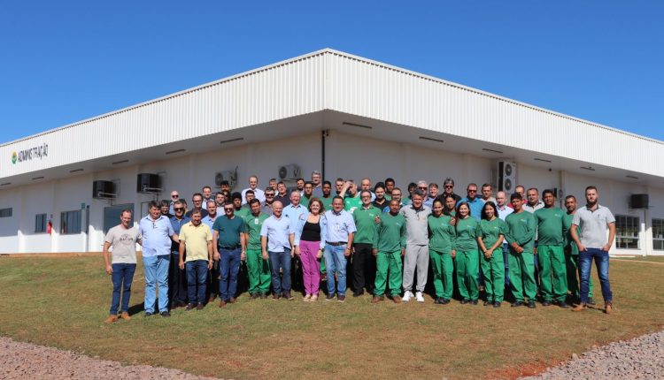 Equipes da Cooperalfa e Topigs na nova UPL de Sidrolândia