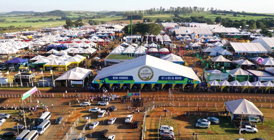 Foto aerea da agrishow 2023 - drone - entrada da feira