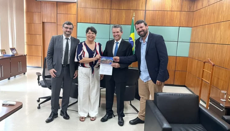 Marilsa Fernandes e Emerson Esteves estiveram em Brasília (DF) para convidar o ministro da Pesca e Aquicultura, André de Paula, e sua equipe para a 12ª Aquishow Brasil
