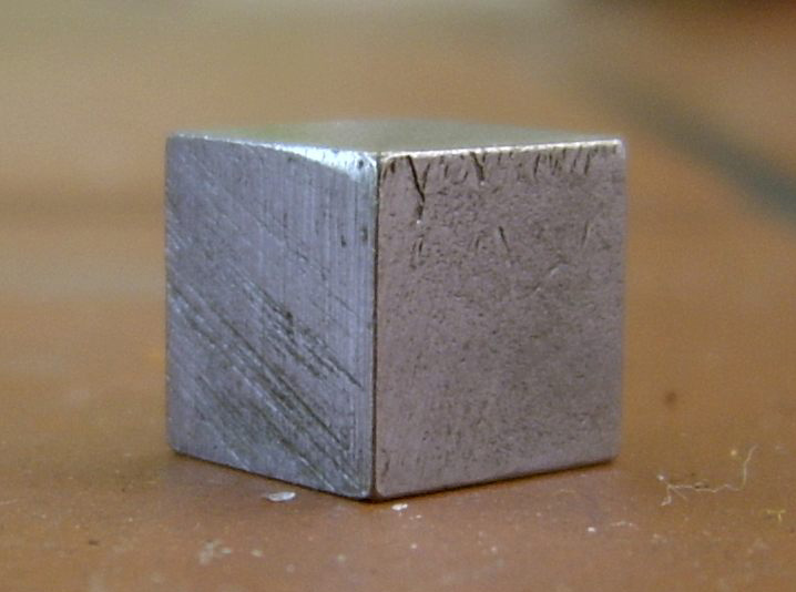 cubo de metal - estanho