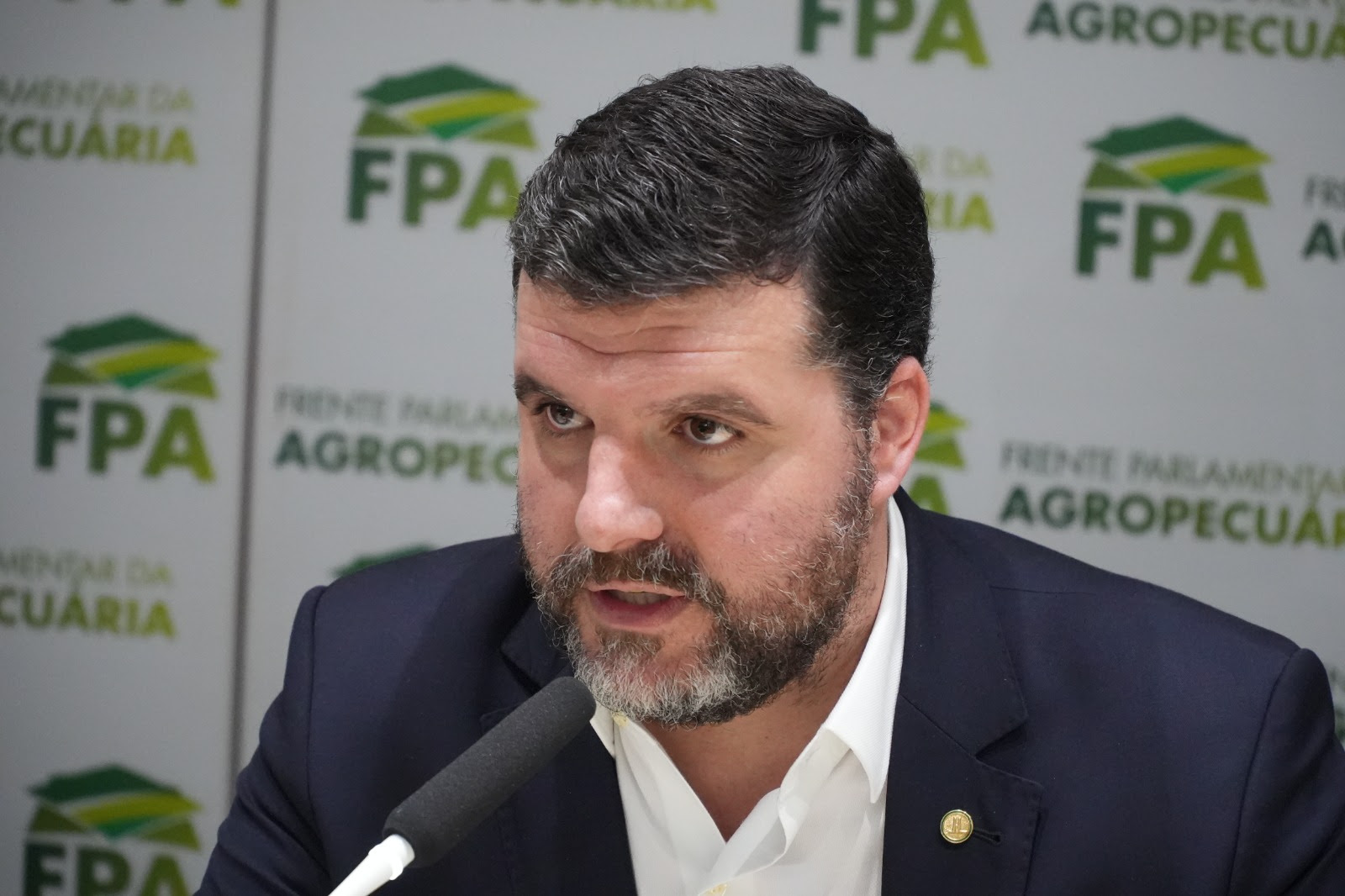 Lupion sobre pis/confins