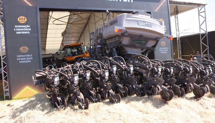 Valtra lançou, na manhã de terça-feira (2), durante a 28ª Agrishow, máquinas agrícolas;