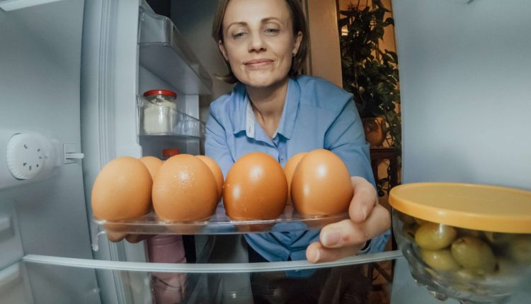 Ovos na geladeira
