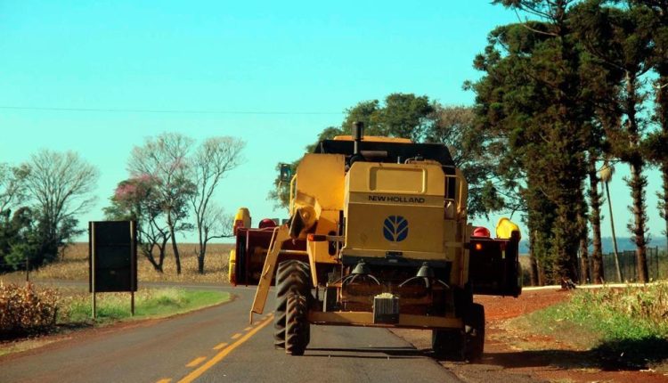 trânsito de máquinas agrícolas