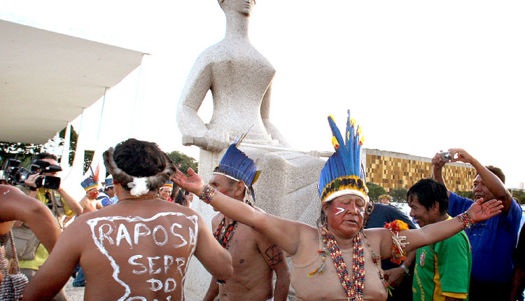 Indígenas fazem ato no STF e buscam derrubada do marco temporal