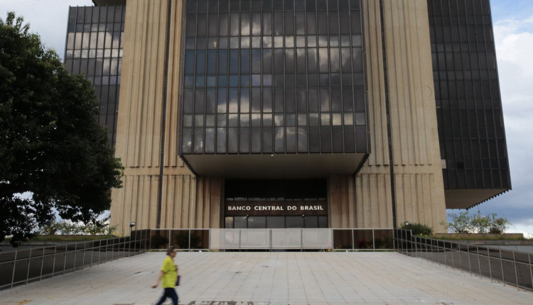 Edifício-sede do Banco Central no Setor Bancário Norte, em lote doado pela Prefeitura de Brasília, em outubro de 1967;