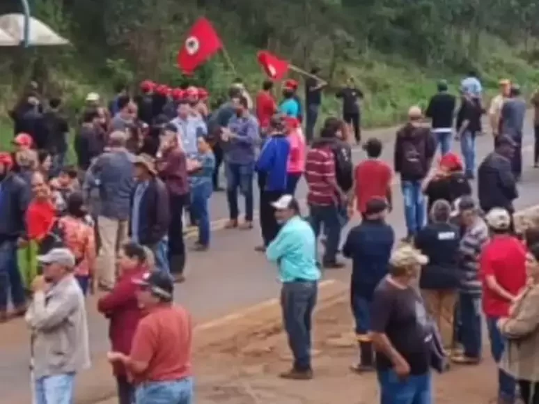 Operação de busca e apreensão da PM contra MST no Paraná encontra armas e leva 10 à delegacia