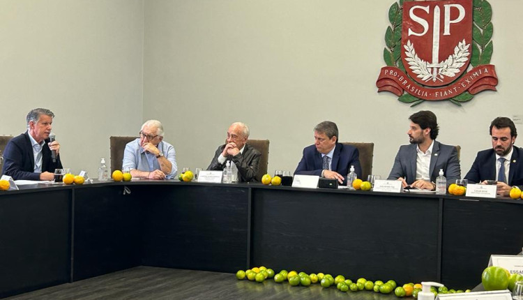O governador de São Paulo, Tarcísio de Freitas, recebeu na tarde de ontem (16/10), no Palácio dos Bandeirantes, diversos integrantes da citricultura paulista