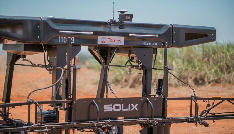 Tereos investe em robôs da Solinftec para eliminar plantas daninhas no campo