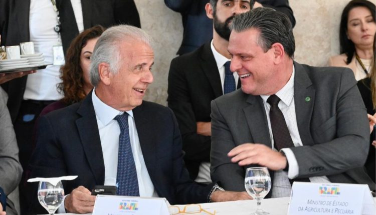 Ministro Carlos Fávaro e ministro da Defesa, José Mucio;