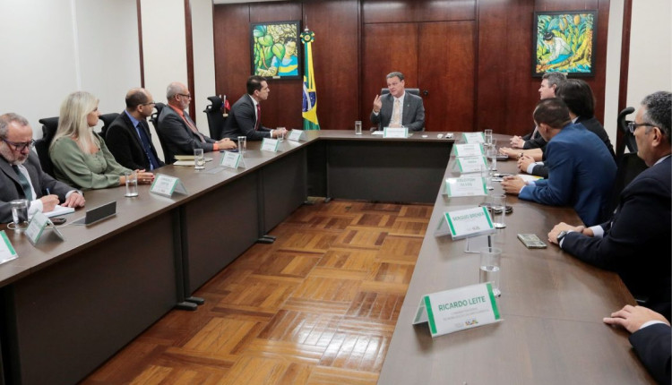 Anffa Sindical e Anteffa se reúnem com ministro Carlos Fávaro para tratar da mobilização de reestruturação das carreiras da Defesa Agropecuária
