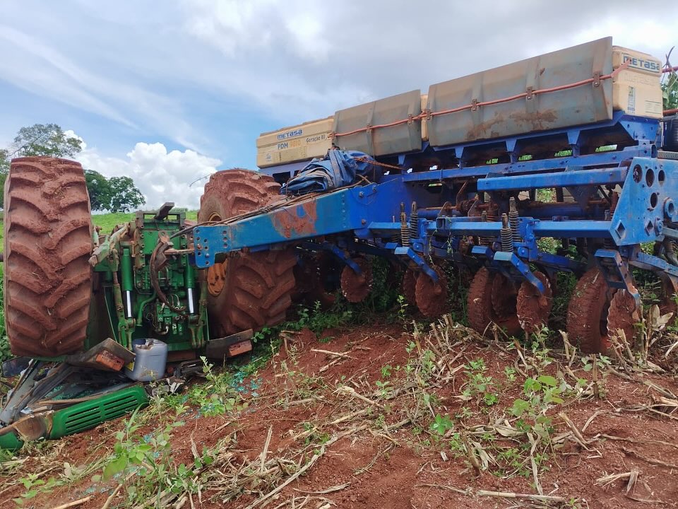 Grave acidente com trator deixa vítima fatal em Iraí de Minas