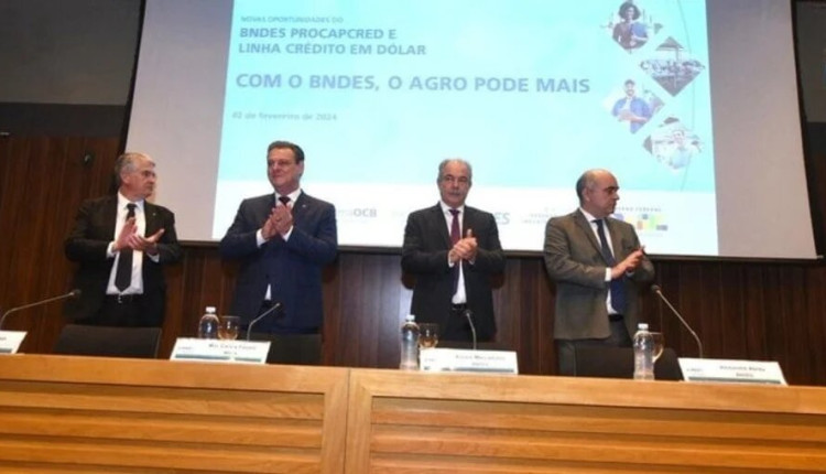 Fávaro: BNDES está construindo linha de capital de giro em dólar, sem previsão de anúncio