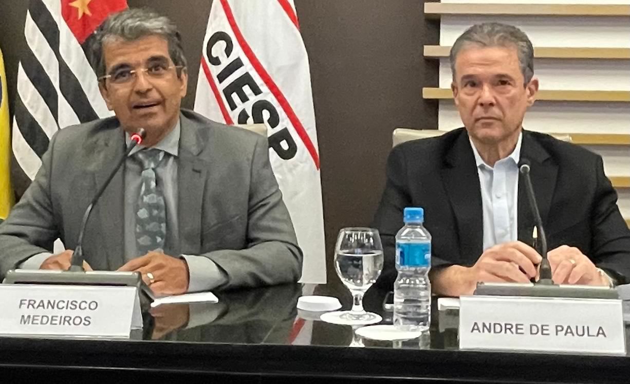 à esquerda (presidente da Peixe BR), à direita (ministro da Pesca e Aquicultura (MPA))