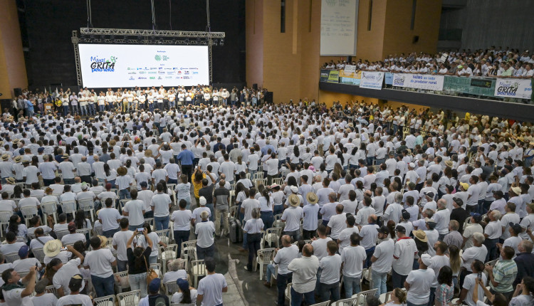 Mais de 7.000 produtores lutam contra importação de leite em pó