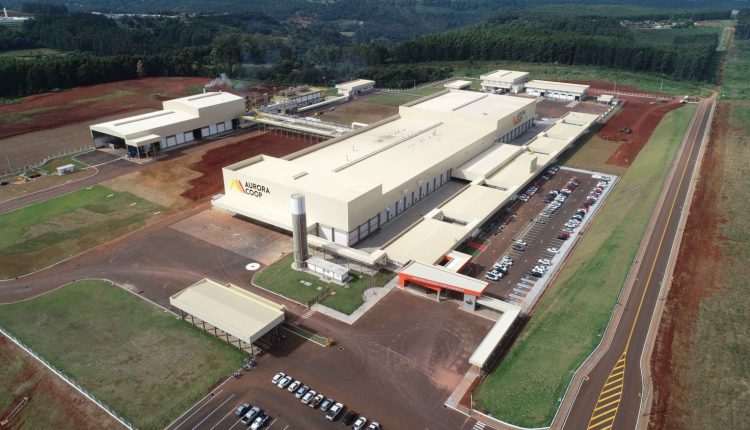 A Aurora Coop inaugura uma das maiores e mais avancadas industrias de processamento de carnes do Brasil