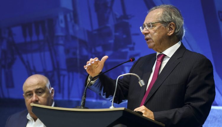 O ministro da Economia Paulo Guedes participa de evento comemorativo dos 25 anos da Lei Geral de Telecomunicacoes