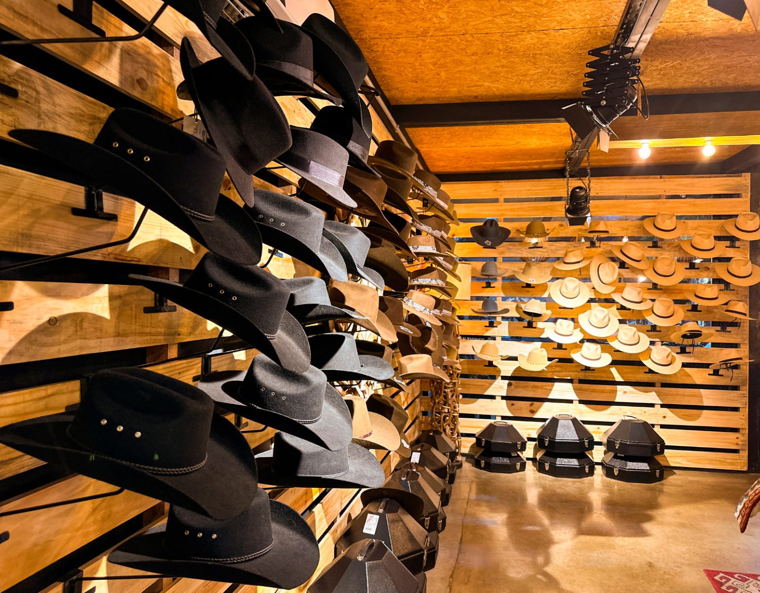 Conheca a Disneylandia do agro em Goiania - Texas Center - chapeus