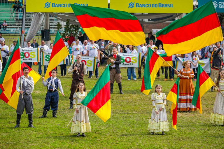 Na Expointer, ministro Fávaro destaca a aprovação do PLN 25 para a desnegativação dos produtores rurais gaúchos