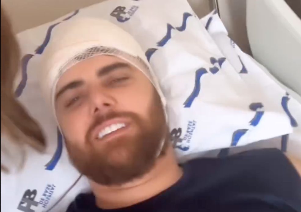 cantor ze neto bateu a cabeca