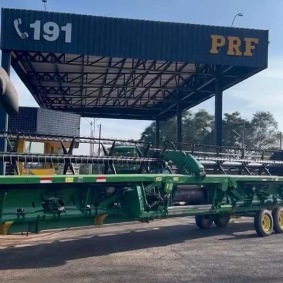 colheitadeiras-sao-detidas-por-circularem-em-br-no-rio-grande-do-sul