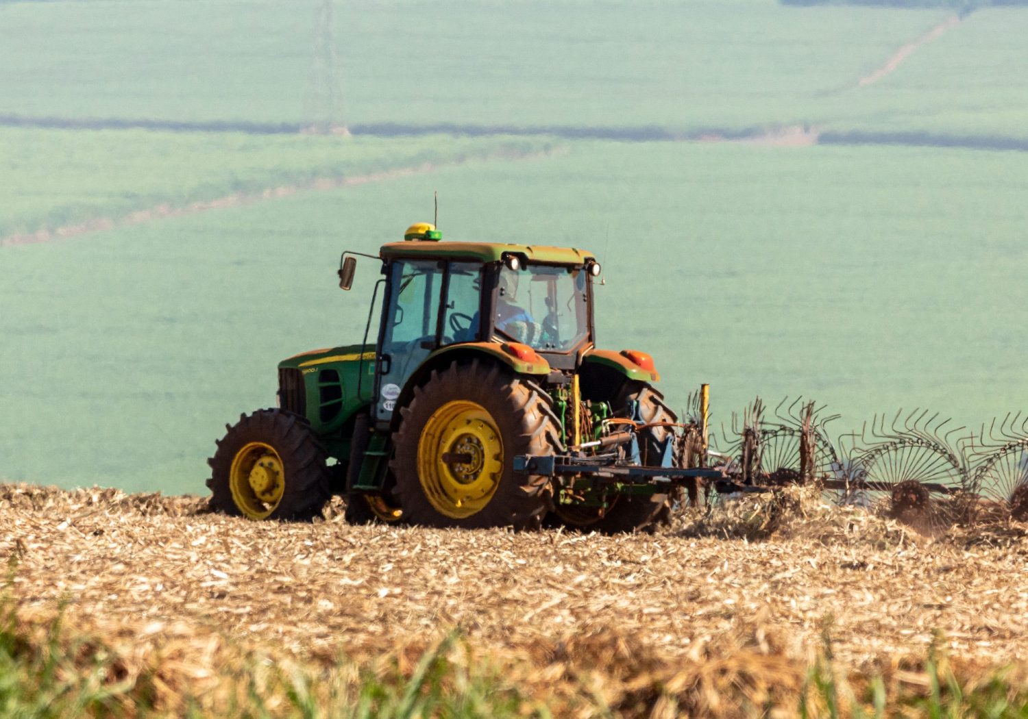 Acidentes com tratores e máquinas: Causas e estratégias para evitá-los