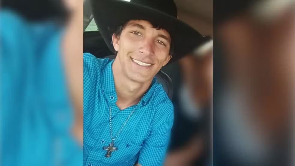 Peão de 21 anos morre pisoteado por touro em rodeio