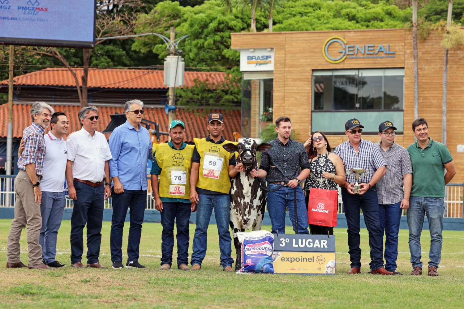 Terceira Melhor Fêmea (ALIANÇA FIV DA NELORE WAP) Wellington Alves Pereira