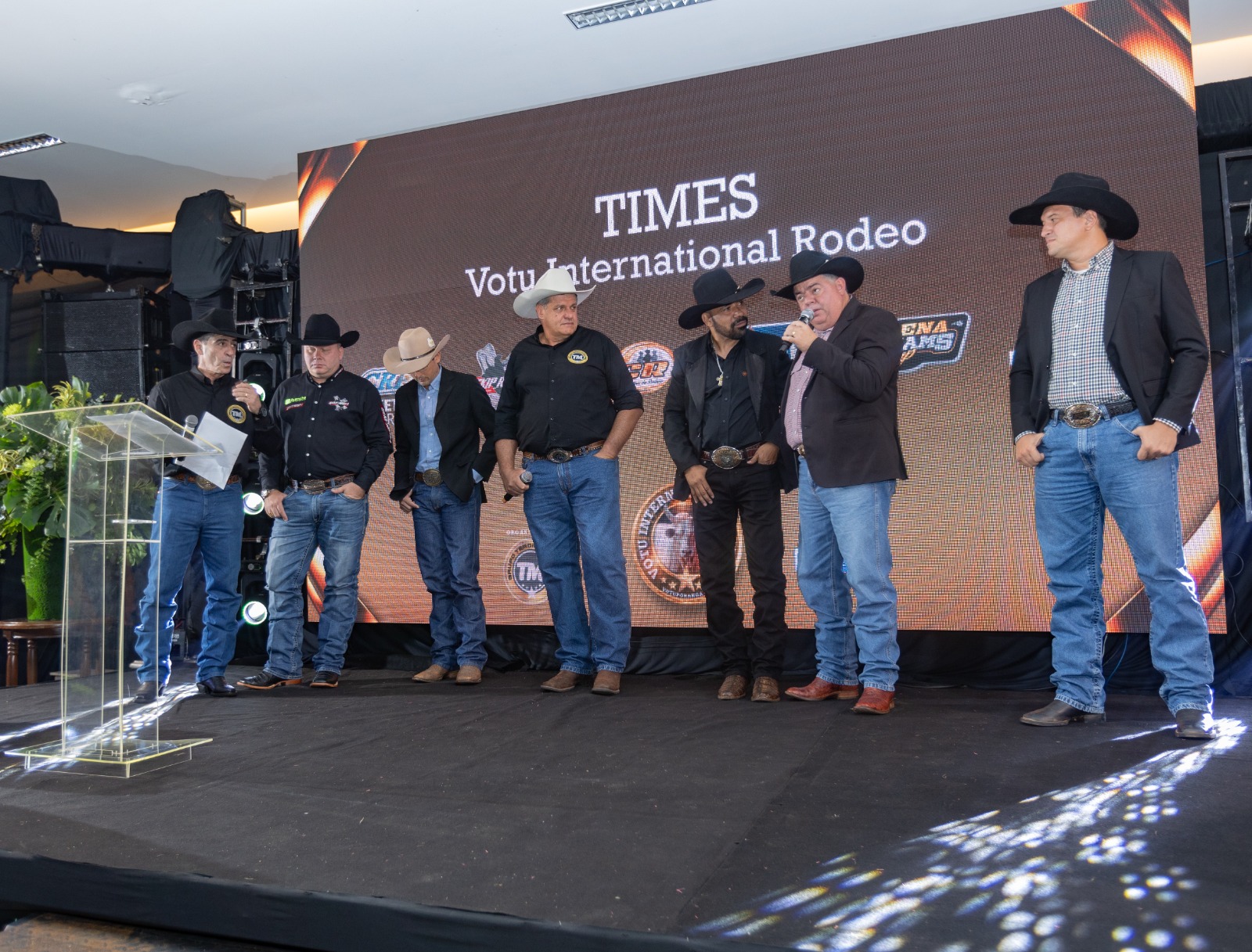 times de peoes do votu international rodeo