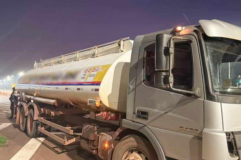 Sefa apreende 20 mil litros de combustíveis e 24 mil unidades de cachaça na BR-163