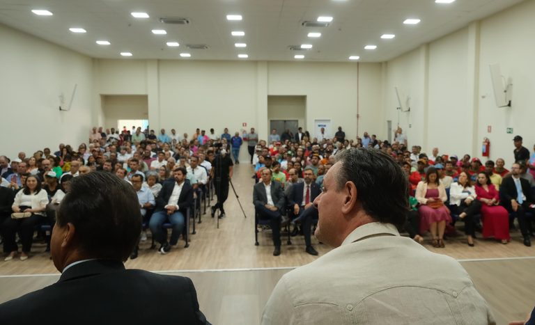 Em Petrolina (PE), Governo Federal firma pacto nacional sobre trabalho decente no meio rural