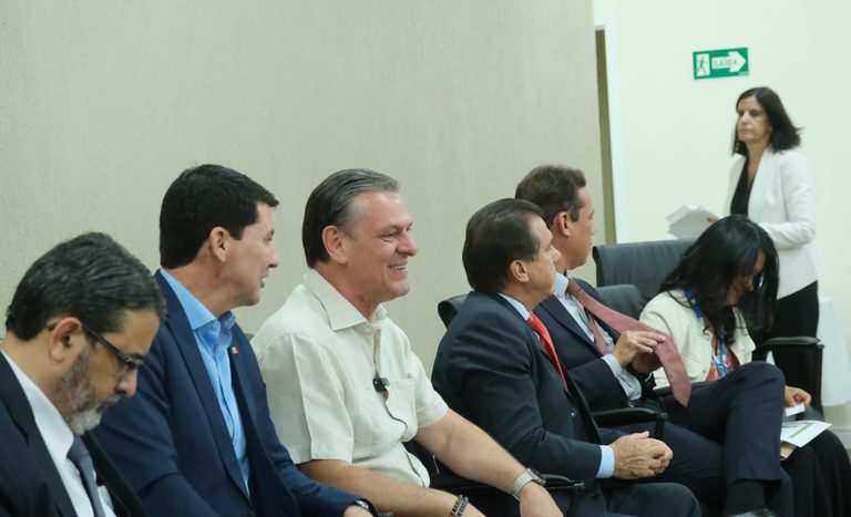 Em Petrolina (PE), Governo Federal firma pacto nacional sobre trabalho decente no meio rural