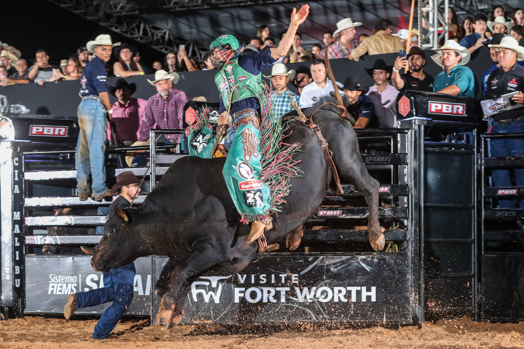 Canibal da Cia Tercio Miranda foi o Melhor Touro da PBR no Campo Grande Rodeo Music - Foto - Alberto Gonzaga