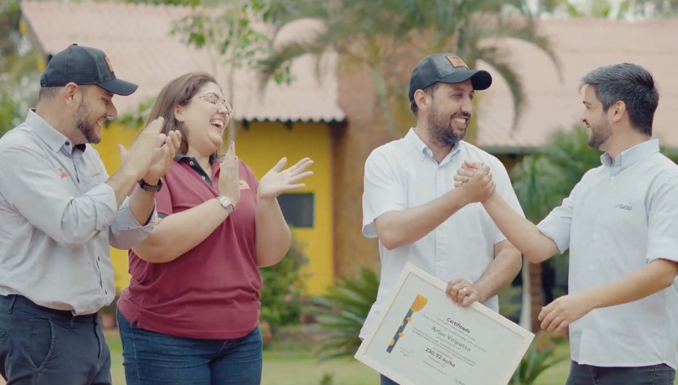 No milho sequeiro, o primeiro colocado foi Artur Volpatto, de Campos de Júlio/MT, que atingiu a marca de 230,9 sc/ha (Bayer) Divulgação Getap