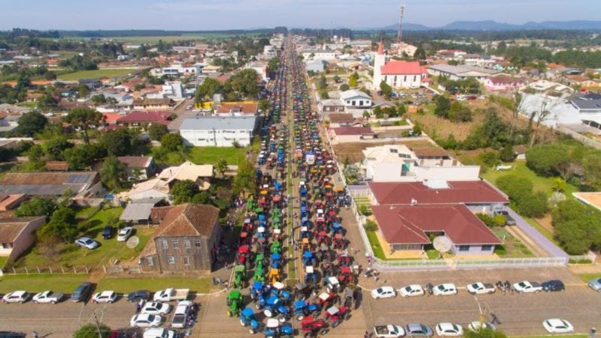 Conheça a Capital Nacional do Trator, cidade reúne quase 1000 máquinas em evento