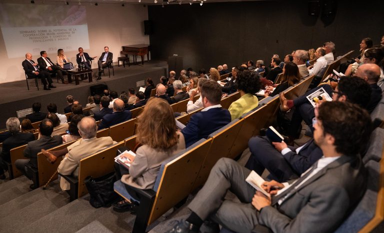 Brasil e Argentina avançam na cooperação para fertilizantes e insumos agrícolas em seminário bilateral