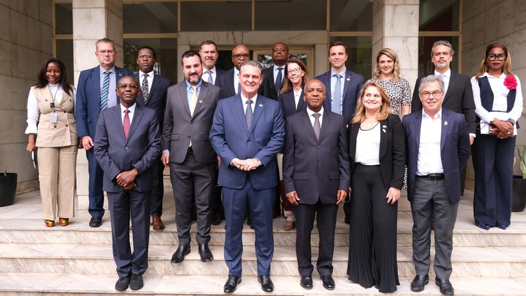 Ministro Fávaro trata sobre o fortalecimento da cooperação agrícola com ministro de Agricultura e Florestas de Angola